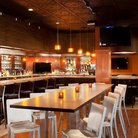 Doubletree By Hilton Minneapolis Park Place Saint Louis Park Restaurant bilde