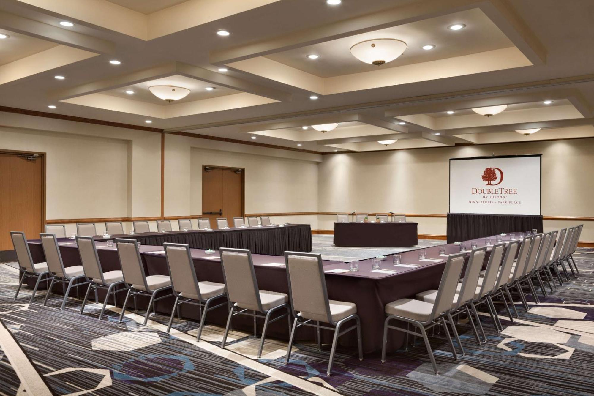 Doubletree By Hilton Minneapolis Park Place Saint Louis Park Eksteriør bilde