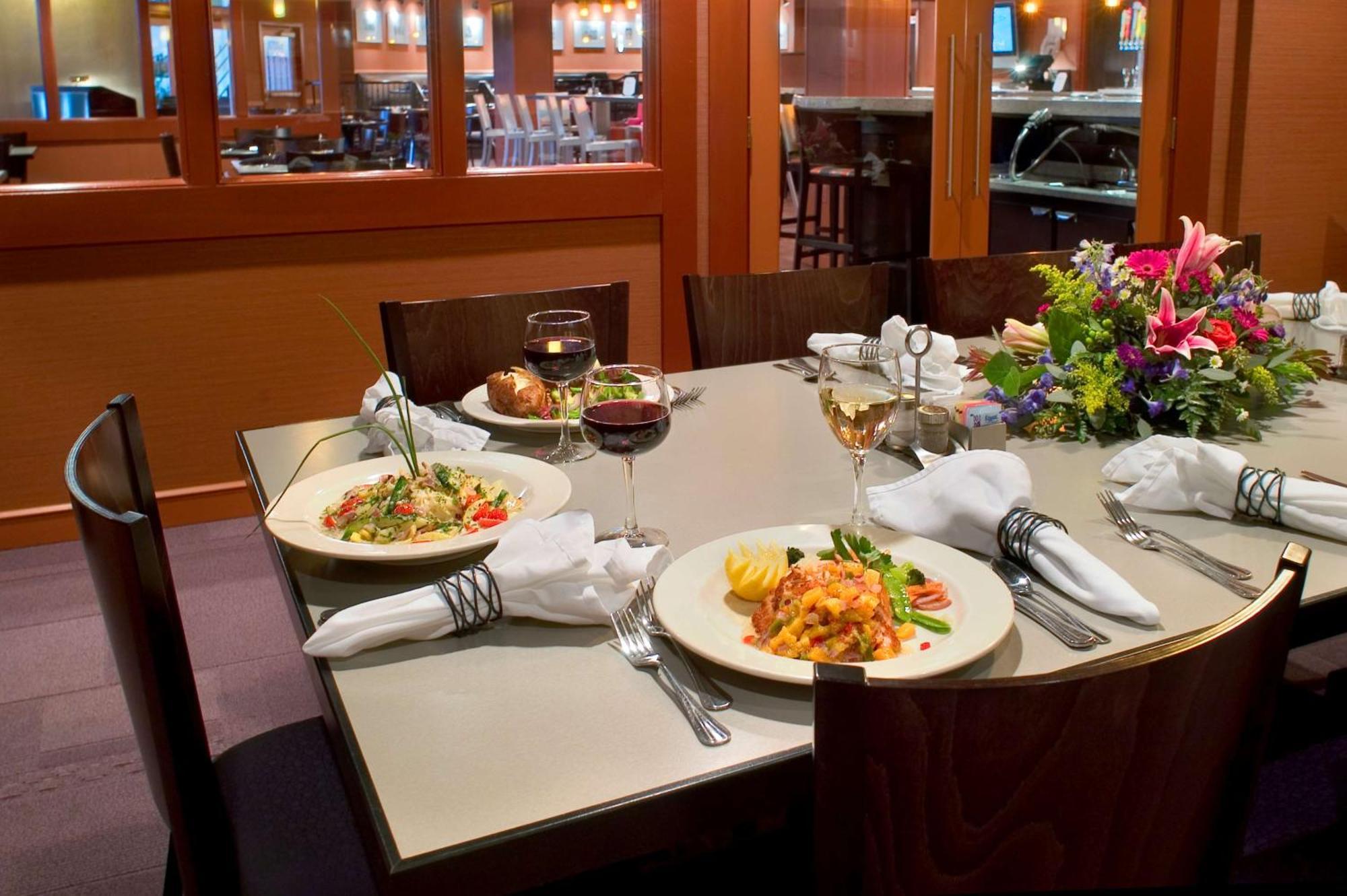 Doubletree By Hilton Minneapolis Park Place Saint Louis Park Restaurant bilde