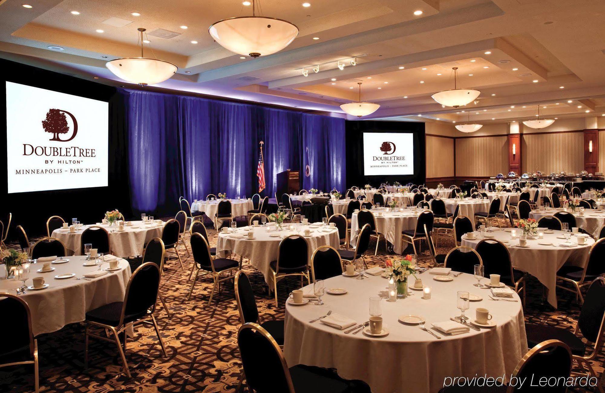 Doubletree By Hilton Minneapolis Park Place Saint Louis Park Restaurant bilde